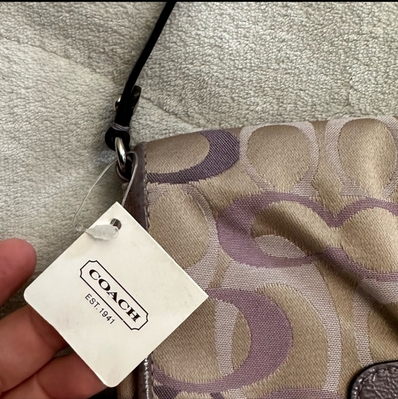 NWT Coach Wristlet - Picture 2 of 7